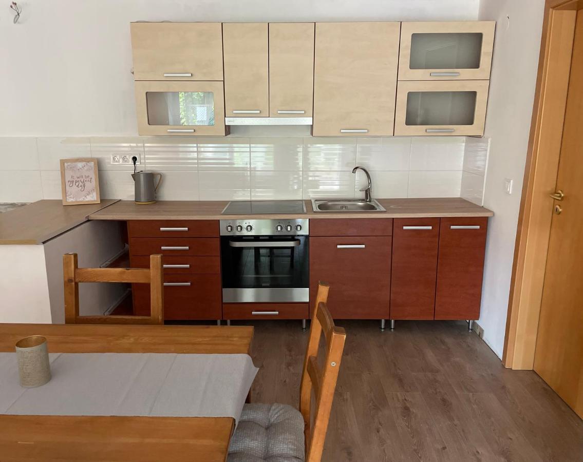 Boni Apartman Мисколк Екстериор снимка